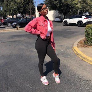 Meet your Posher, Nini